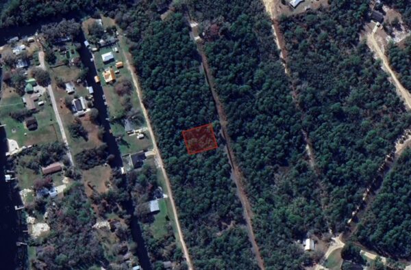 Lucie St, Florahome, FL 32148